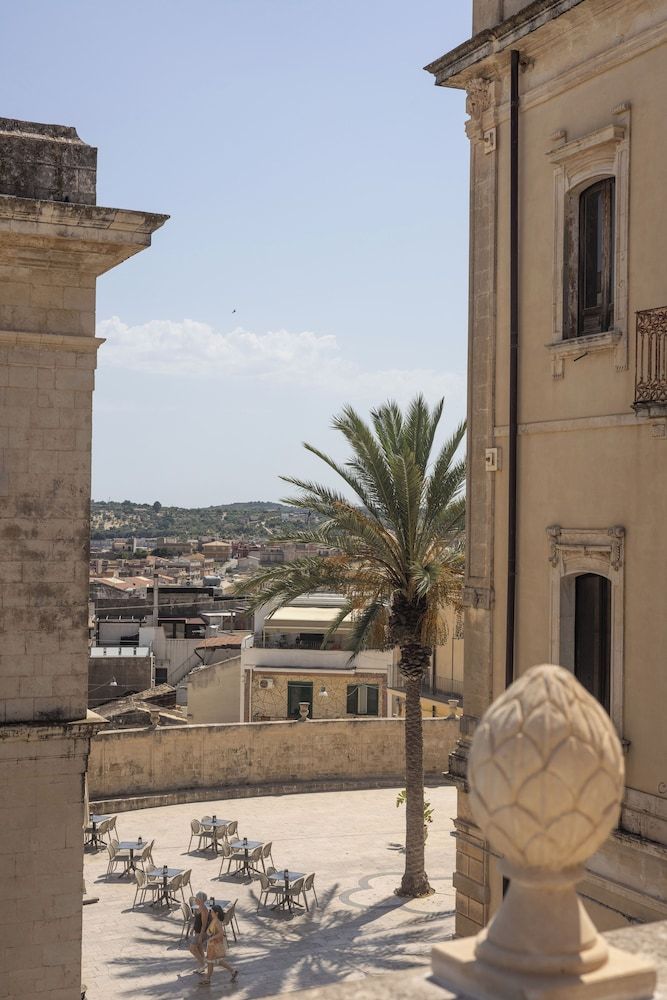 Noto Boutique Hotel Executive Suite, City View 11