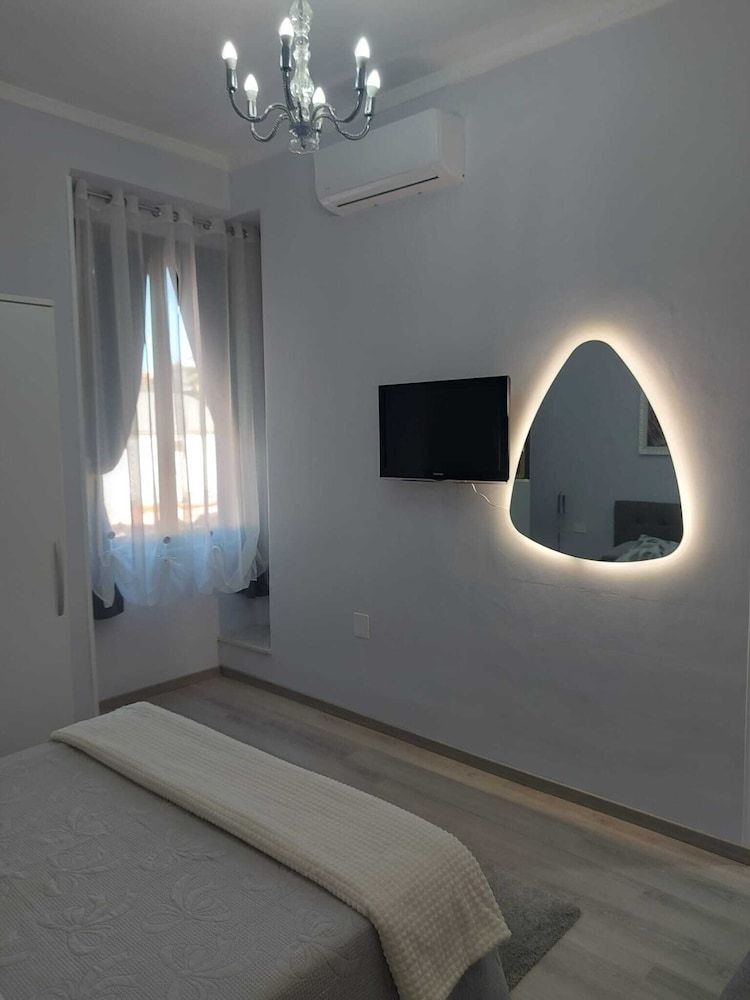 Alloggio Turistico Sea Port - Next to the Cruise Ship Free Shuttle Terminal Apartment 8