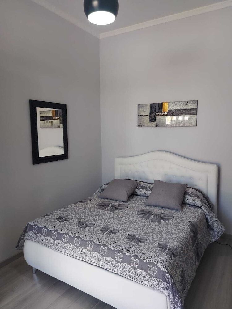 Alloggio Turistico Sea Port - Next to the Cruise Ship Free Shuttle Terminal Apartment 6