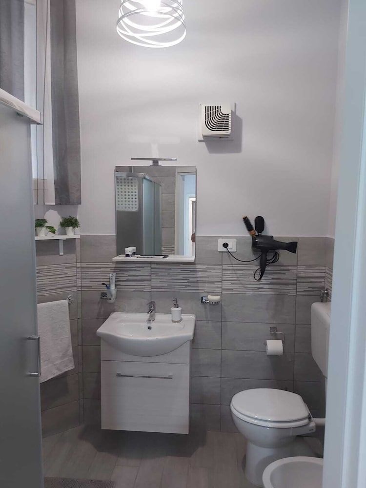 Alloggio Turistico Sea Port - Next to the Cruise Ship Free Shuttle Terminal Apartment 14