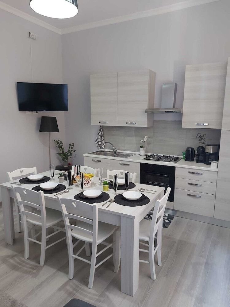 Alloggio Turistico Sea Port - Next to the Cruise Ship Free Shuttle Terminal Apartment 9