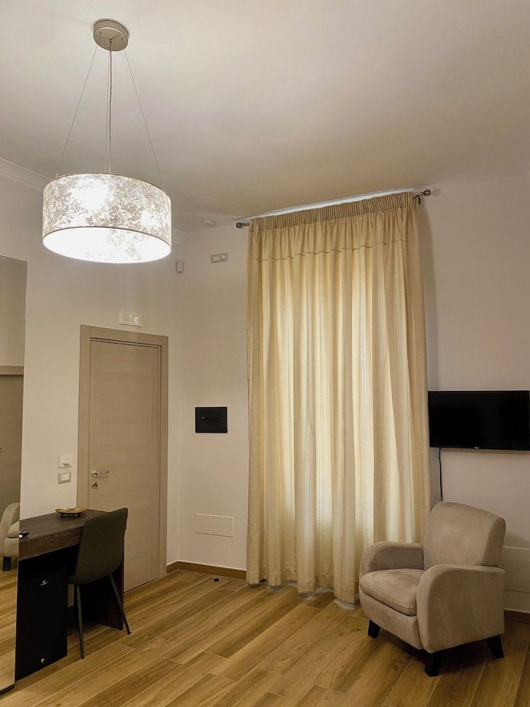 Cavour Luxury Rooms Catanzaro Deluxe Double or Twin Room, 1 Bedroom 4