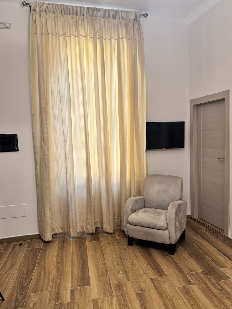 Cavour Luxury Rooms Catanzaro Deluxe Double or Twin Room, 1 Bedroom 7