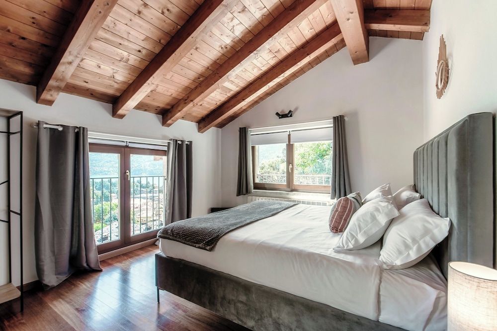 Sky Attic Lake Como
