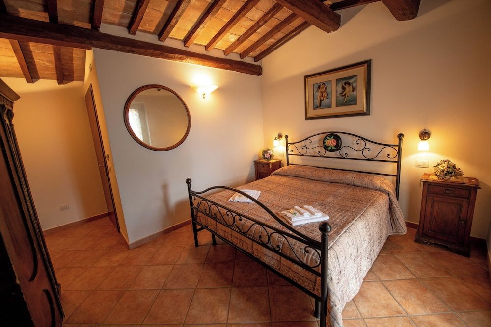Agriturismo Le Giuncaine Double or Twin Room, Garden View 4