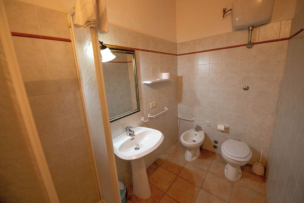 Agriturismo Le Giuncaine Double or Twin Room 3