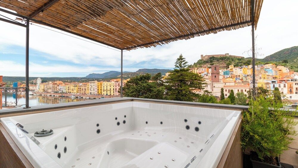 Bosa Eye House 1873 Luxury Room, River View 12