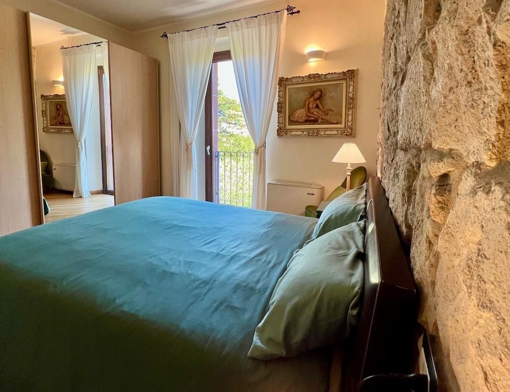 Bosa Eye House 1873 Comfort Room, River View 7