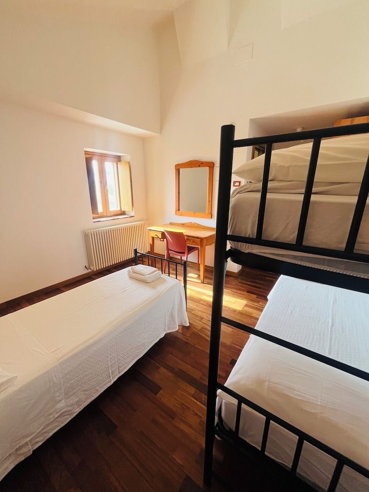 Vulcano Monticchio Basic Triple Room, Hill View 2