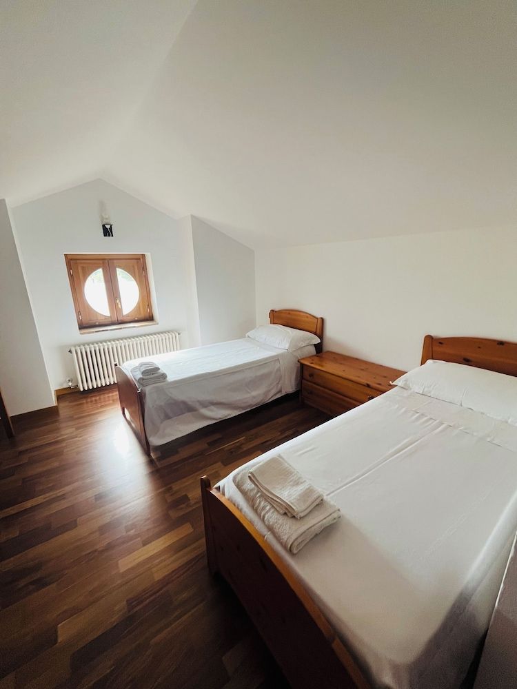 Vulcano Monticchio Standard Triple Room, Hill View 2