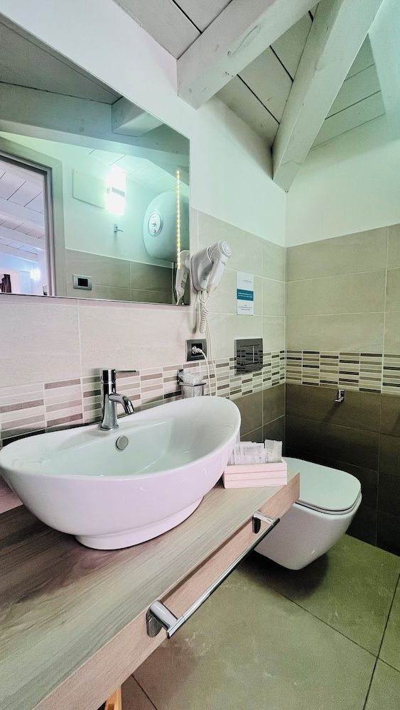 La Meridiana - Centro Storico Pizzo Comfort Triple Room, City View 10