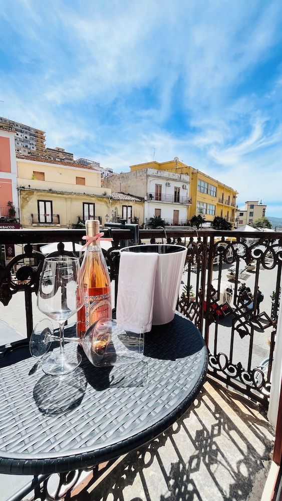 La Meridiana - Centro Storico Pizzo Deluxe Double Room, Balcony, City View 7