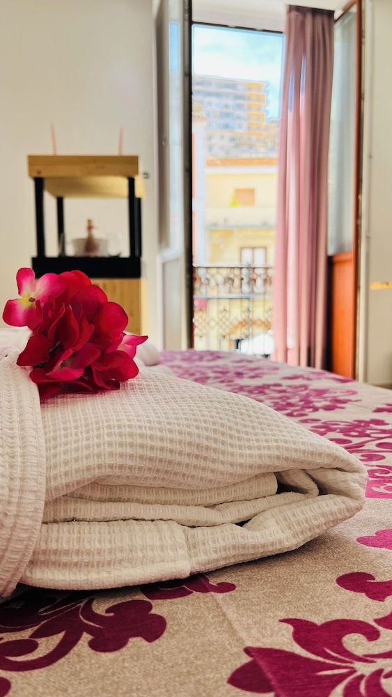La Meridiana - Centro Storico Pizzo Deluxe Double Room, Balcony, City View 5