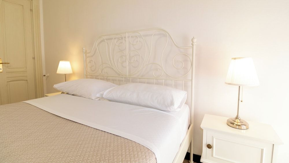 Juighissa Leonora Affittacamere Deluxe Room, Courtyard View 4