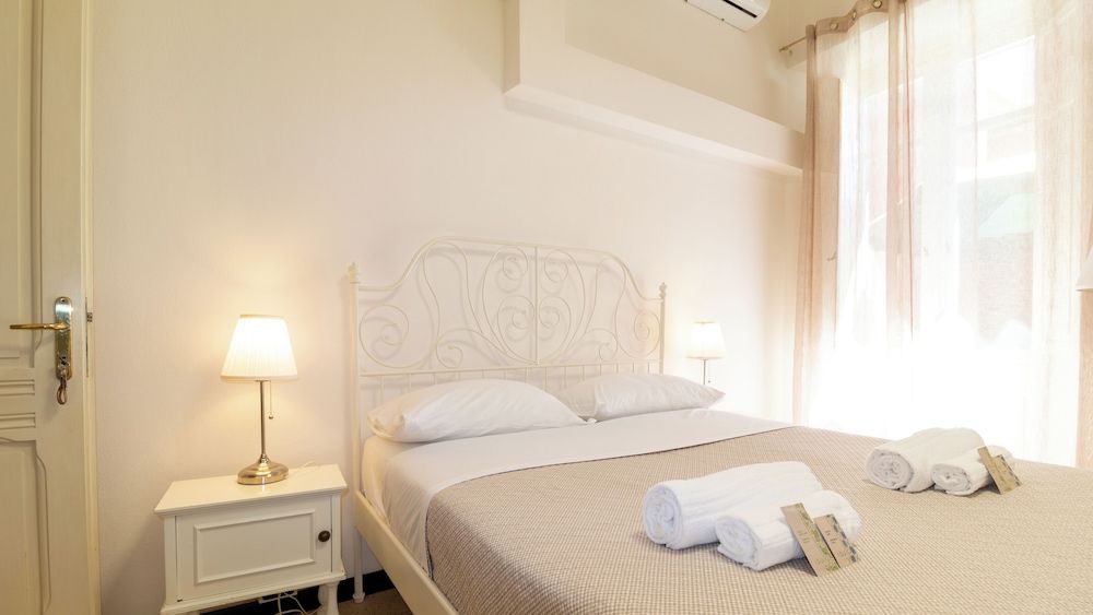 Juighissa Leonora Affittacamere Deluxe Room, Courtyard View 9