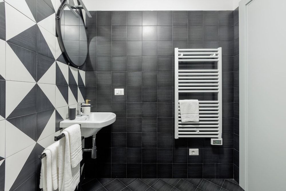 Basco Guest House Deluxe Double Room, Private Bathroom, City View 11