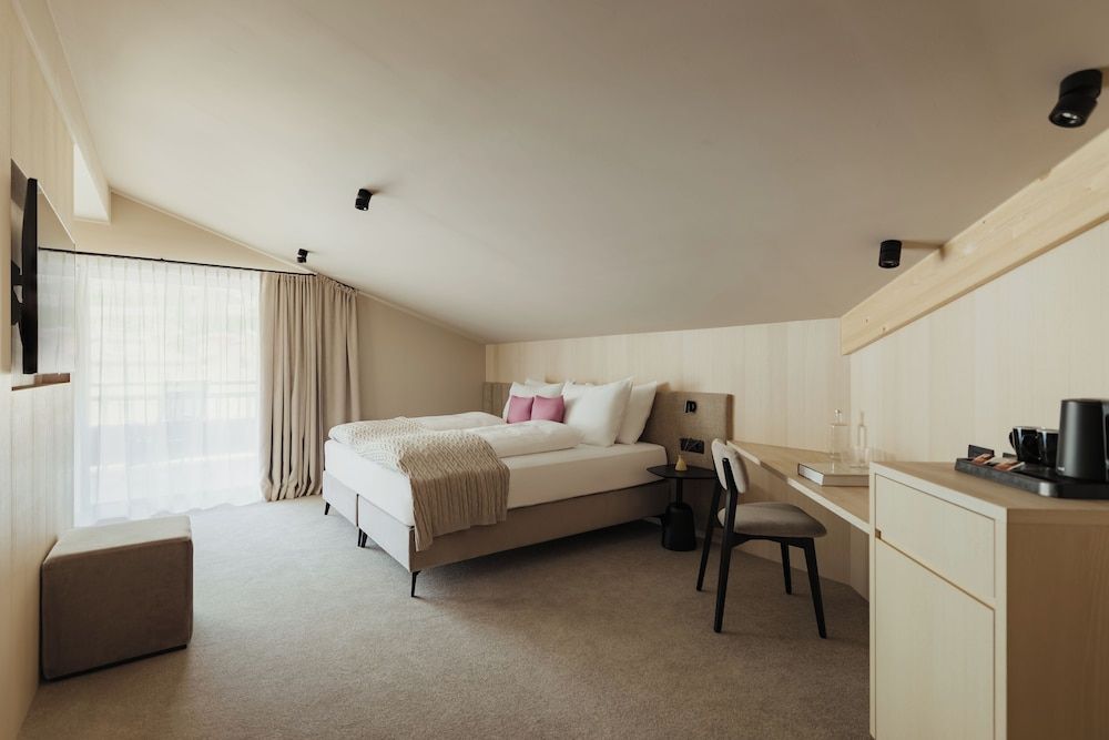 Honeymoon Suite