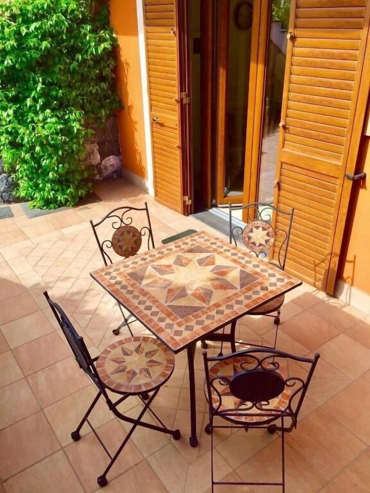 Etna Royal View Standard Quadruple Room 2