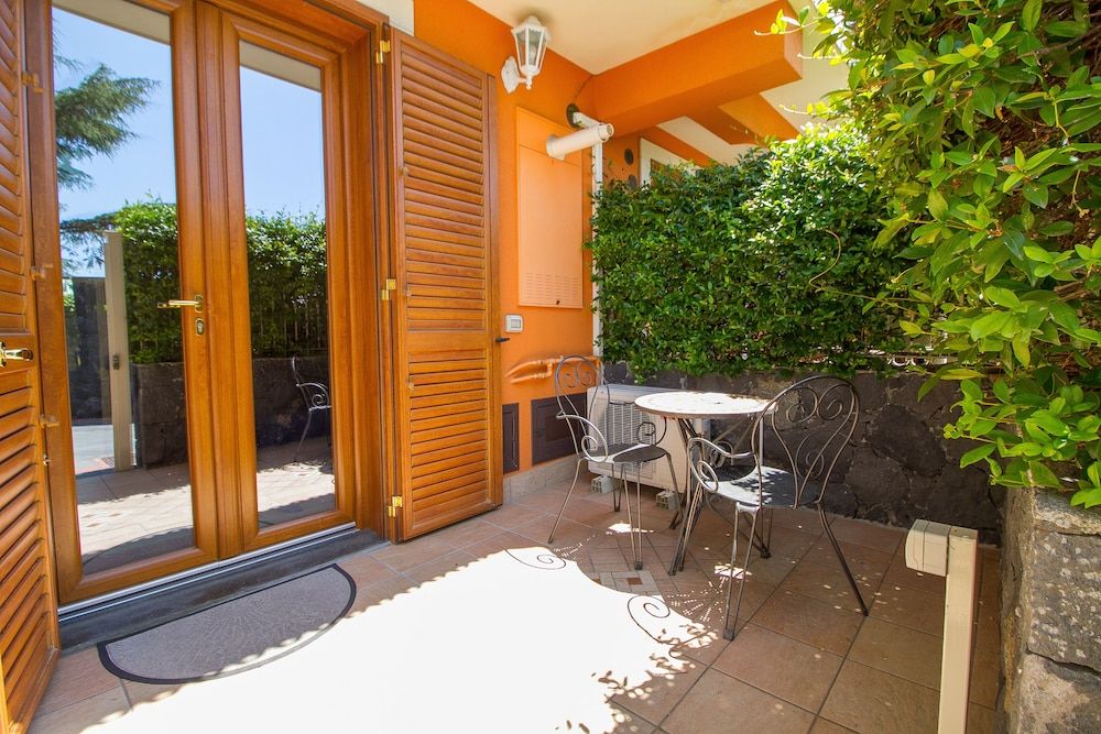 Etna Royal View Standard Quadruple Room 3