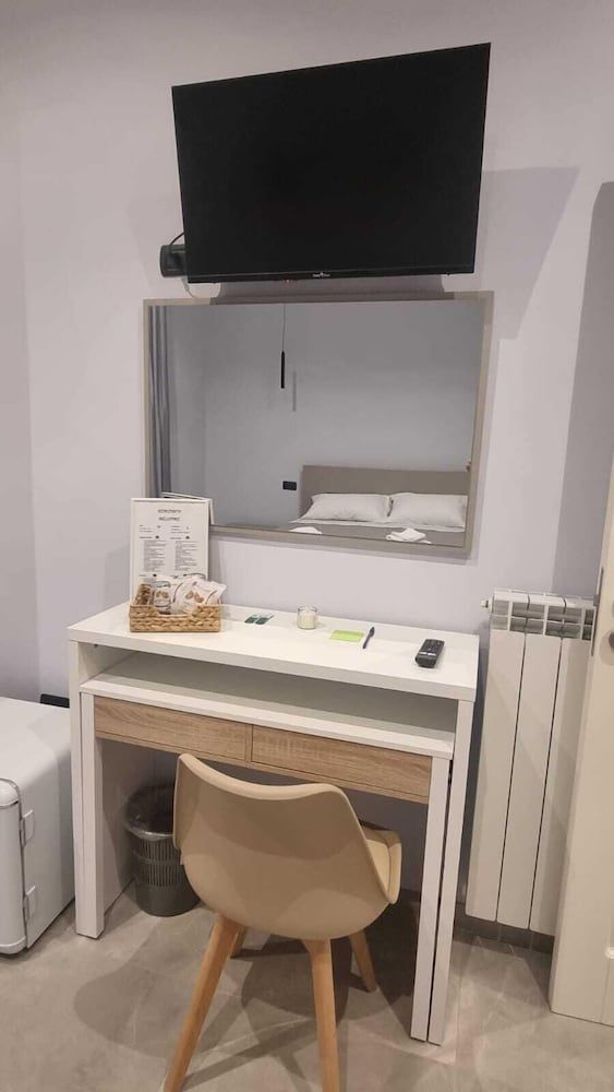 B&B Le Maioliche Deluxe Double Room, Courtyard View 4