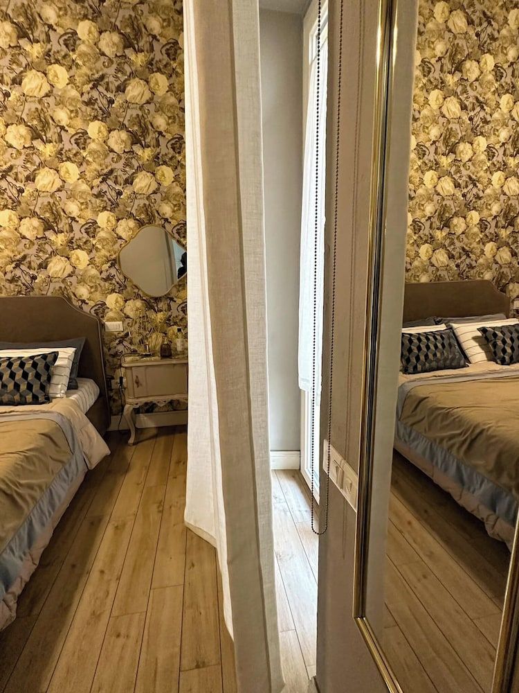 GUESTHOUSE 73 Deluxe Double Room 5