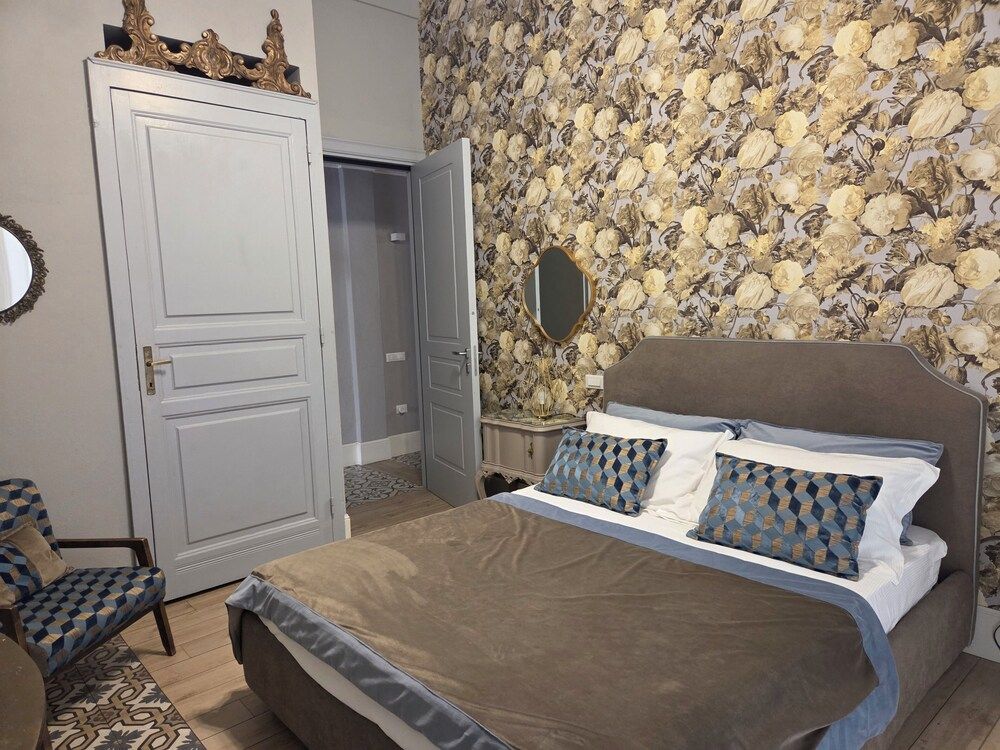 GUESTHOUSE 73 Deluxe Double Room 11