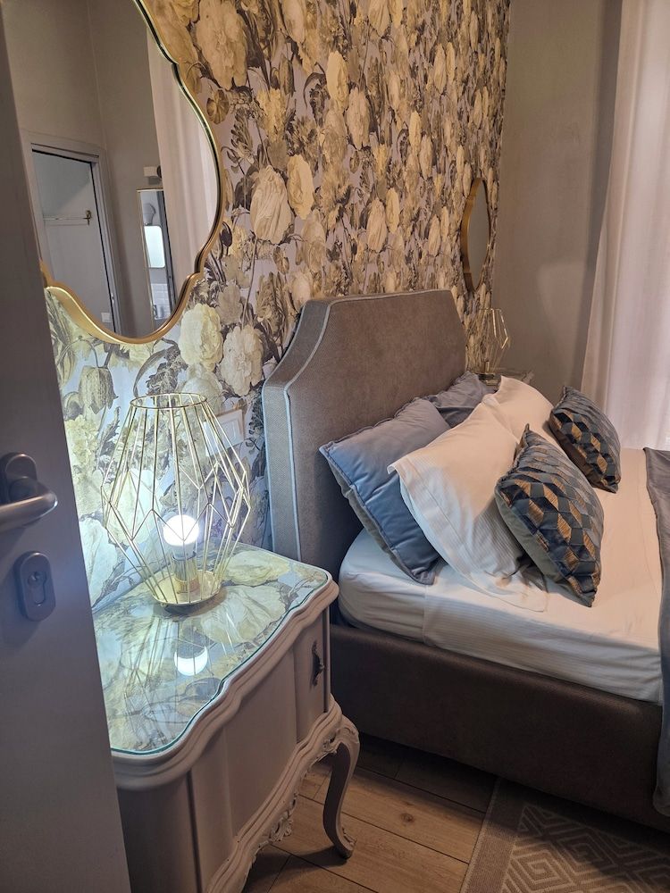 GUESTHOUSE 73 Deluxe Double Room 7