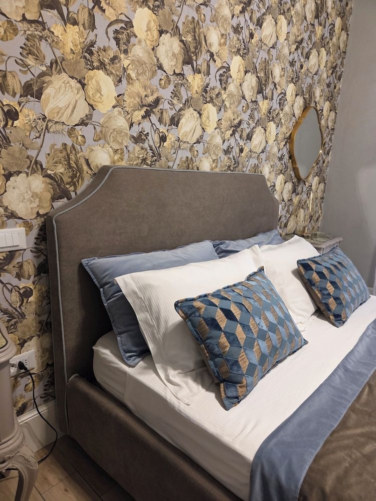 GUESTHOUSE 73 Deluxe Double Room 6