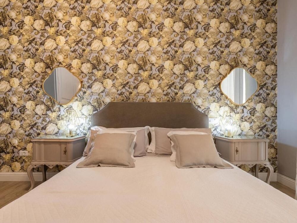 GUESTHOUSE 73 Deluxe Double Room 2