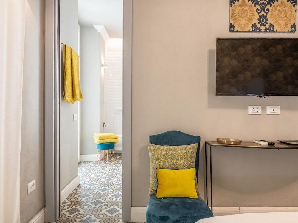 GUESTHOUSE 73 Deluxe Double Room 13