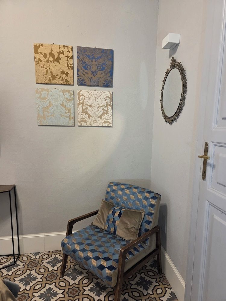 GUESTHOUSE 73 Deluxe Double Room 8