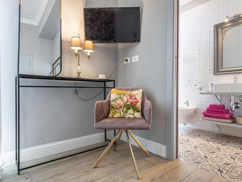 GUESTHOUSE 73 Junior Twin Room, City View 6