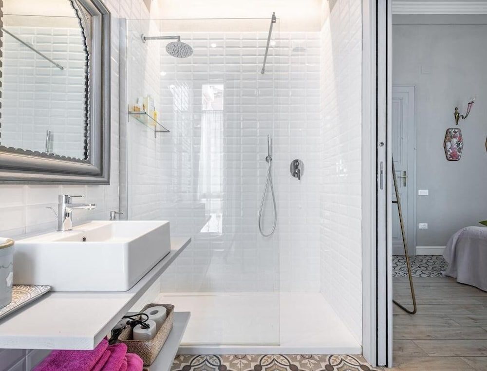 GUESTHOUSE 73 Junior Twin Room, City View 11