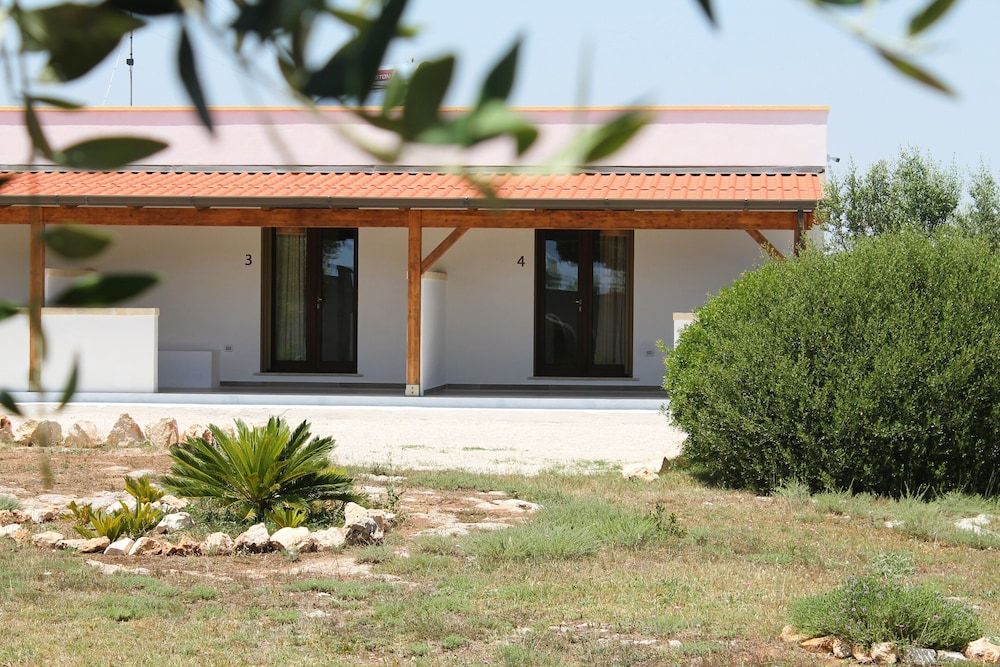 Tenuta Petra Chiara -Apulian Country B&B Classic Quadruple Room, Patio, Garden View 2