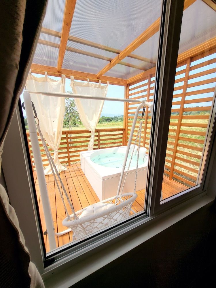 VioVillas Agriturismo Glamping Arezzo Deluxe Bungalow, 2 Bedrooms, Garden View 6