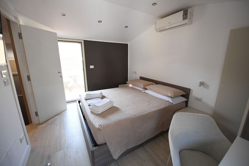 Scilla SeaFront Rooms Comfort Double Room, Sea View 4