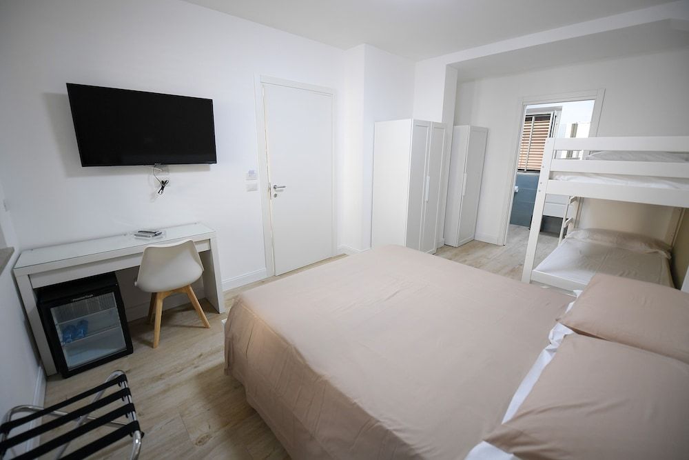 Scilla SeaFront Rooms Family Quadruple Room 11