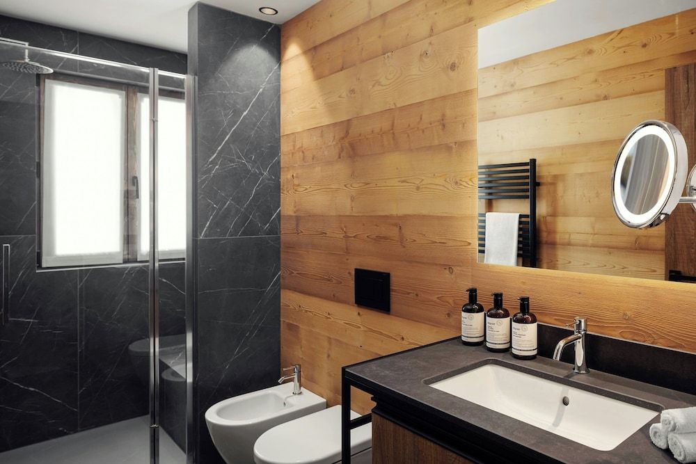 Le Géant, Courmayeur, Apartments By Marriott Bonvoy Studio, 1 Queen Bed, Balcony (Balcony) 7