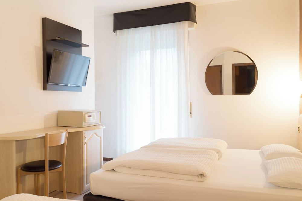 Hotel Rudy di Singh Satwant Standard Triple Room, Balcony 6