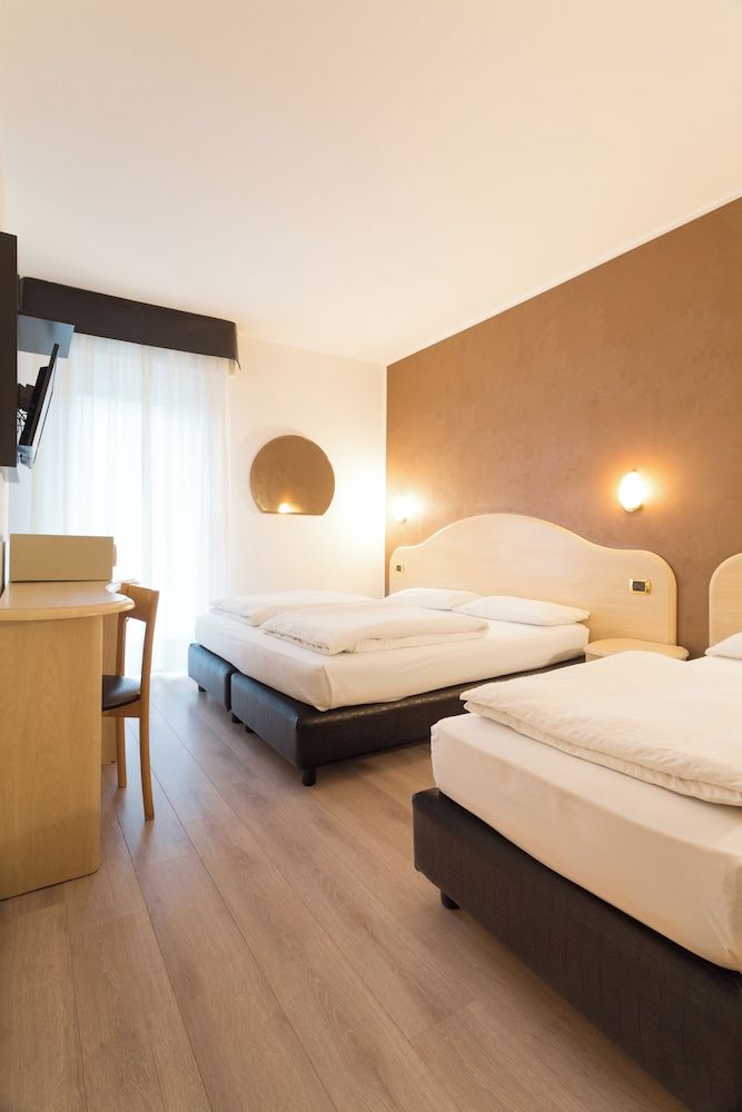 Hotel Rudy di Singh Satwant Standard Triple Room, Balcony 5