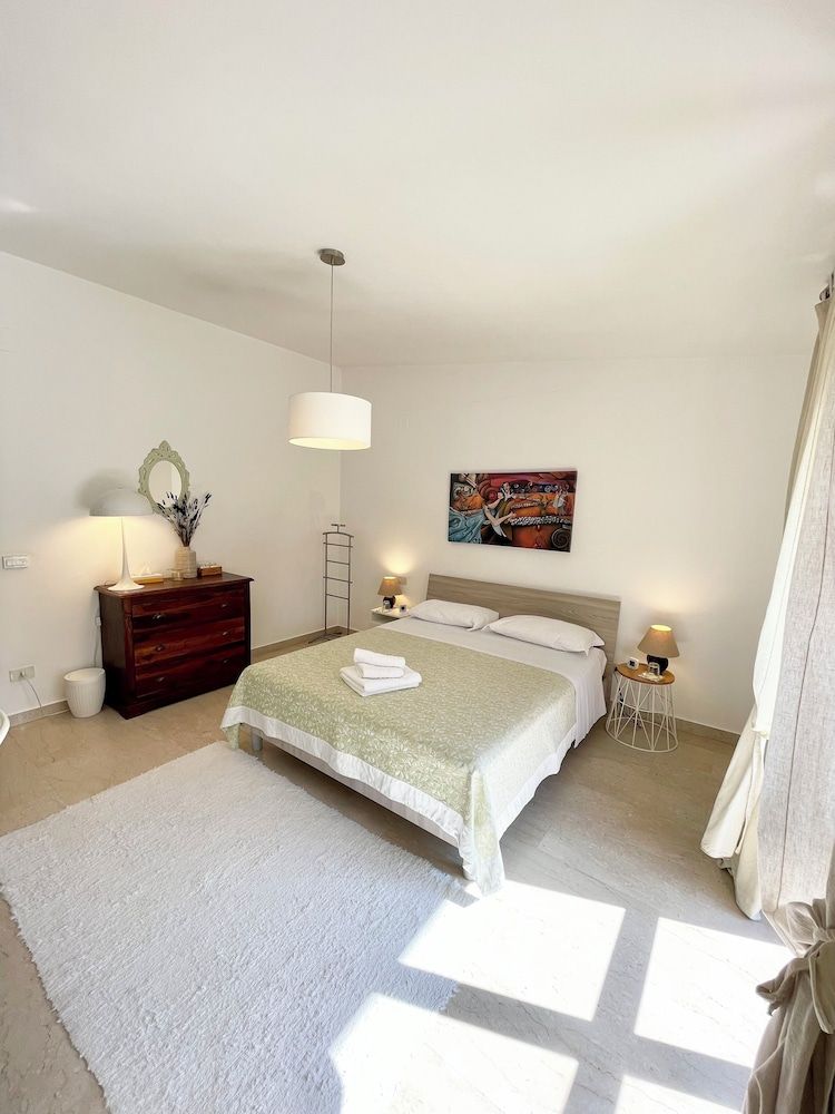 B&B Le Saline Double Room, 1 Queen Bed, Non Smoking, Shared Bathroom 3