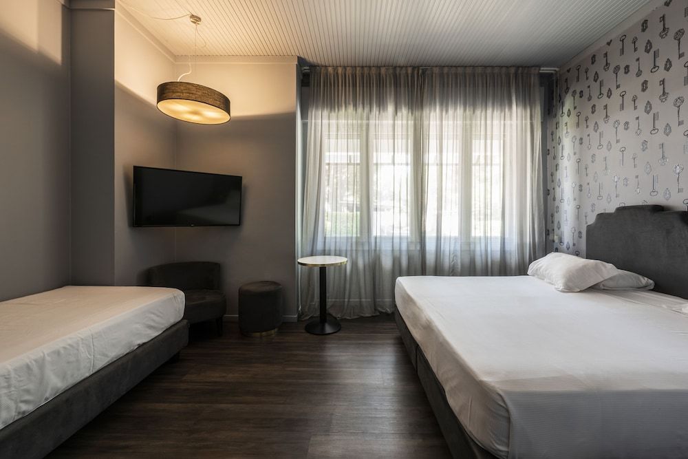 MEALBA HOTEL Suite & Pool Triple Room 2