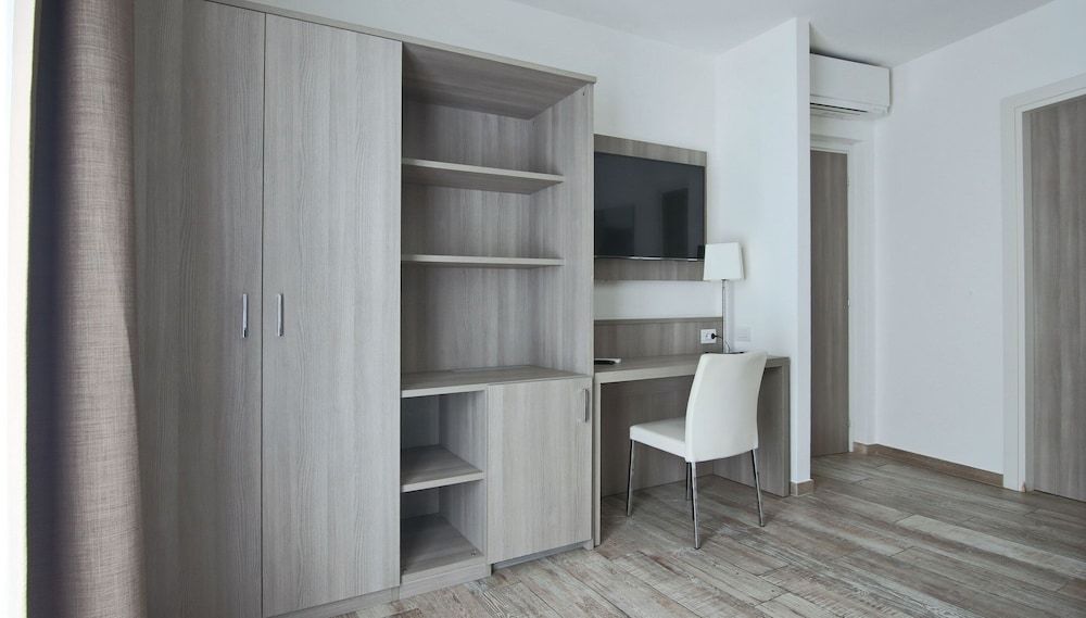 Affittacamere Brenna Family Apartment 10