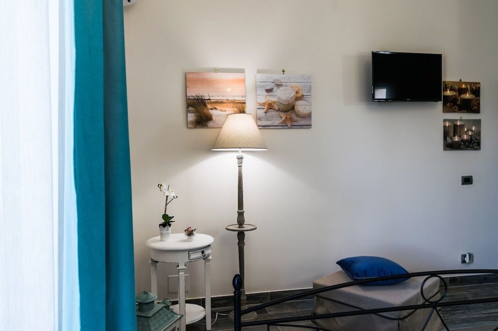 Dea Degli Ulivi House Deluxe Triple Room, Accessible, Hill View 7