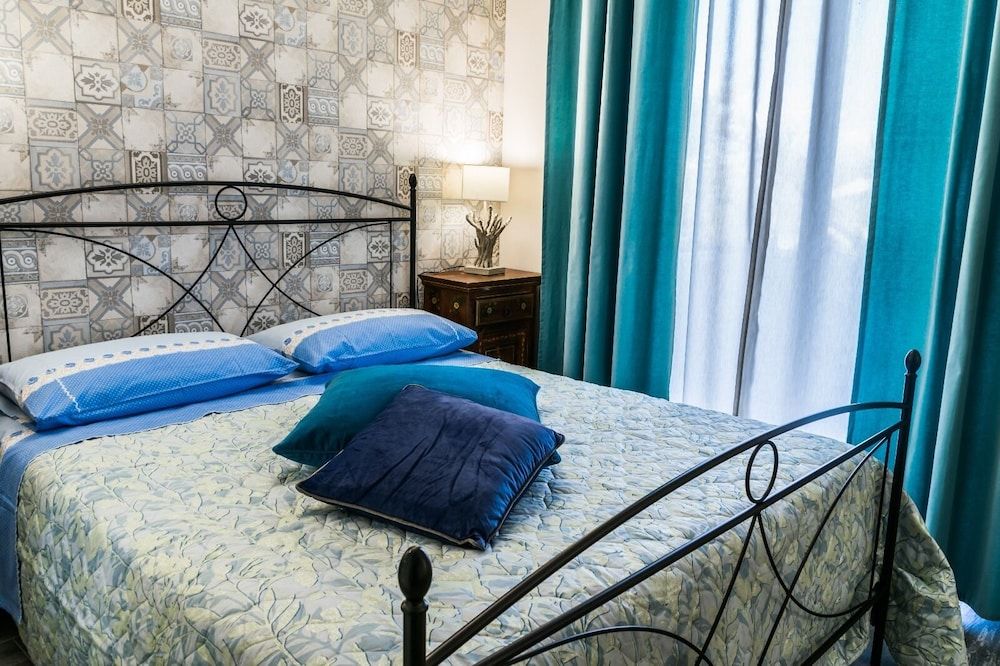 Dea Degli Ulivi House Deluxe Triple Room, Accessible, Hill View 9