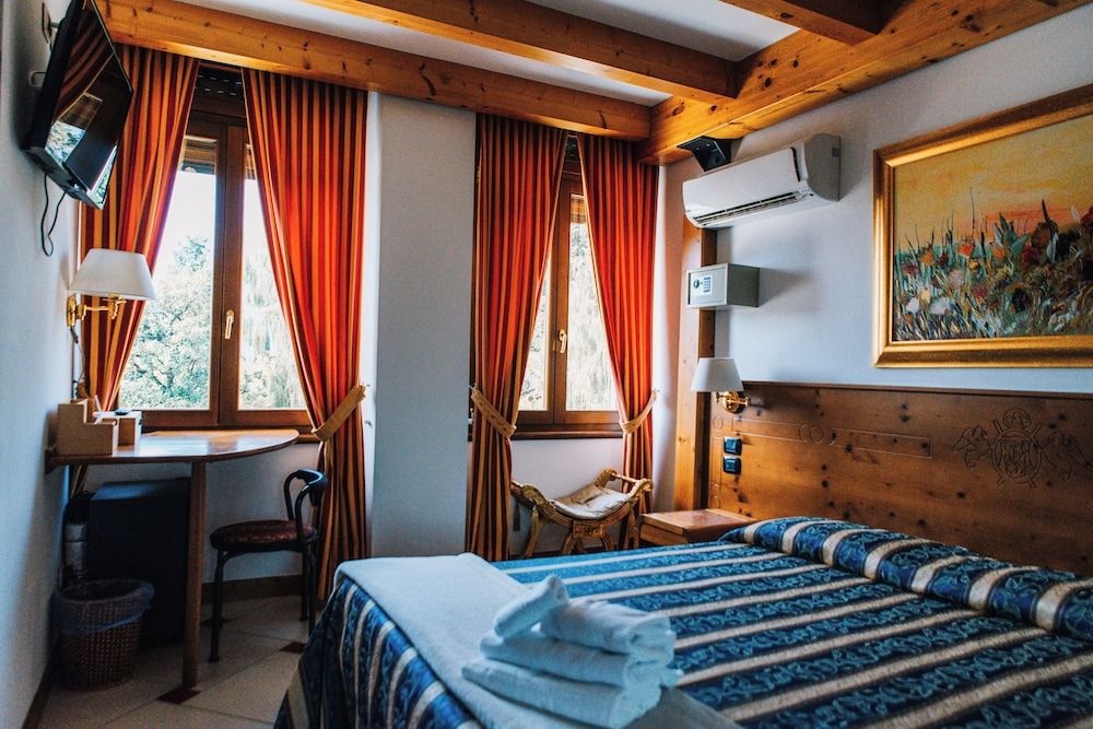 Classic Double Room, Garden View