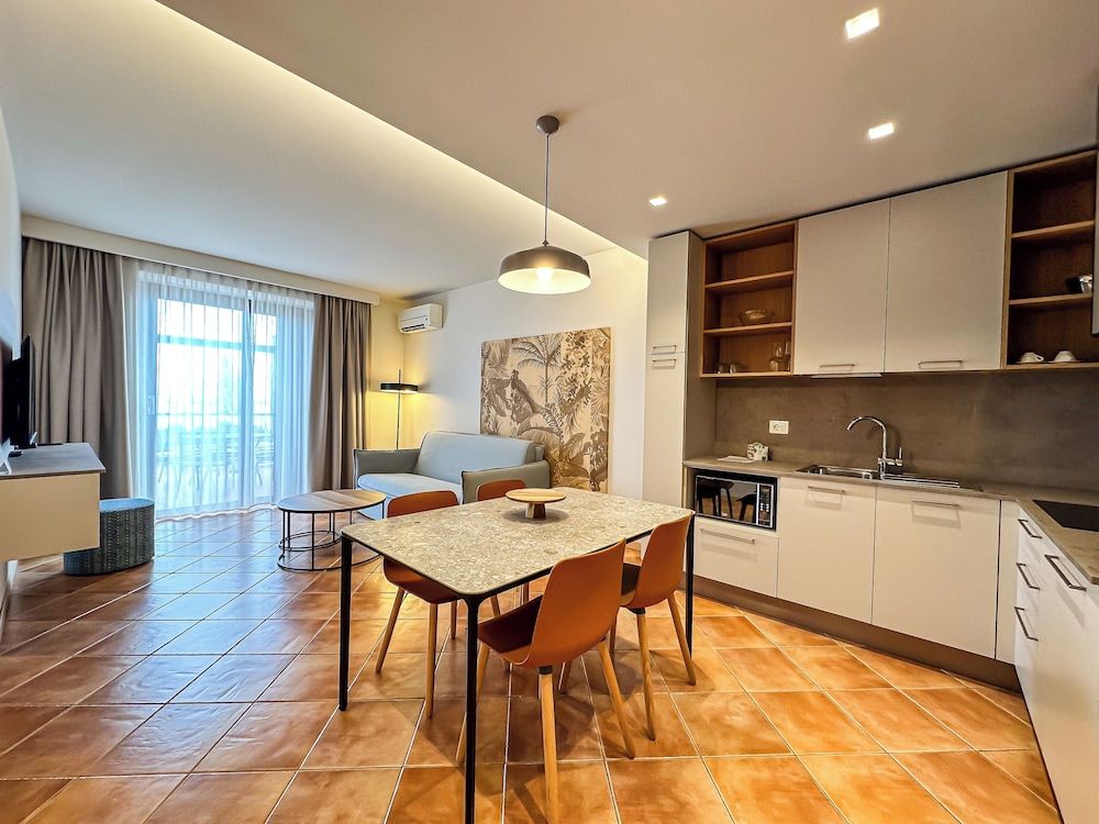 Castello Belvedere Apartments Basic Apartment, Terrace, Lake View 4