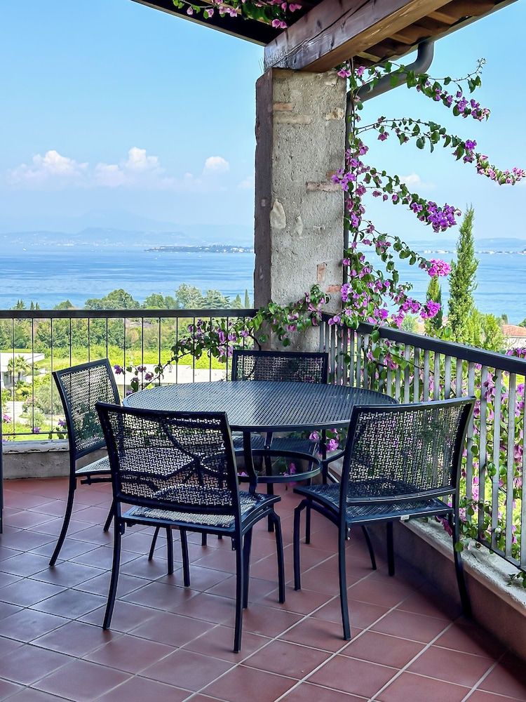 Castello Belvedere Apartments Basic Apartment, Terrace, Lake View 6