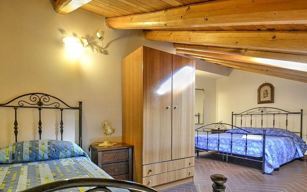 Villa Monte Serra Superior Villa, 6 Bedrooms 2