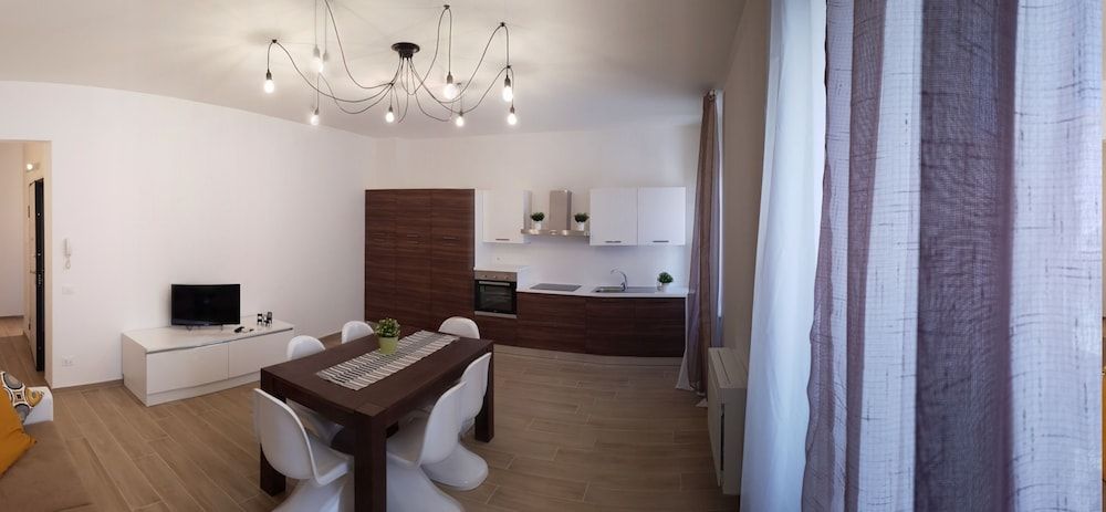 Apartment (La dama)